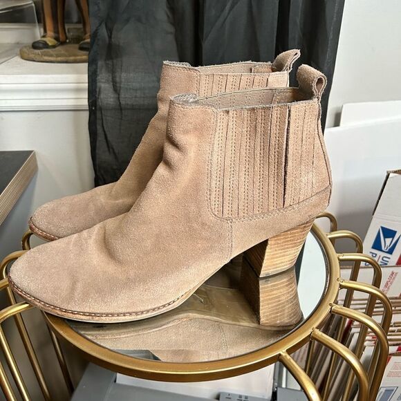 Dolce Vita Jorie Chelsea Boots - Picture 1 of 5